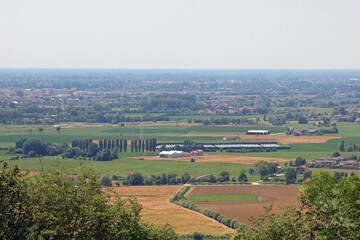 Fototapeta na wymiar Wide flatland called Pianura Padana in italian language in Italty with Farms and cultivated fields