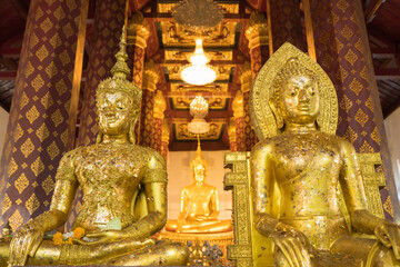 Obraz premium Ancient buddha statue in antique ubosot at Thailand temple
