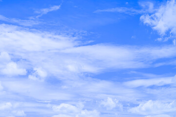 Obraz premium many beautiful white clouds in the sky.