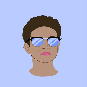 Retrato de chico con pelo oscuro y rizado y gafas de sol