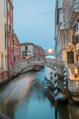 Fototapeta na wymiar Venezia. Rio di Palazzo con gondole e Ponte dei Sospiri.