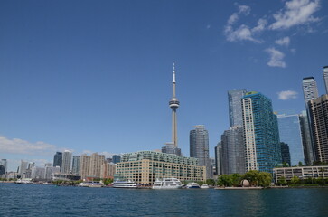 Obraz premium Toronto Skyline and harbour on a sunny day