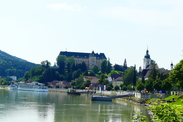 Fototapeta na wymiar Donau Schlösser
