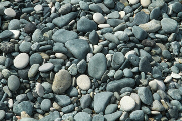 Strand mit Steinen
