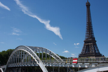 Bridge and eiffel tower Beauty f Paris, détails