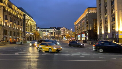 Fototapeta premium MOSCOW - JULY 14: Car traffic on the main street of Tverskaya on July 14, 2021 in Moscow, Russia