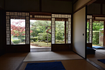 Obraz premium 岩倉具視幽棲旧宅 主屋から庭を望む 京都市左京区岩倉