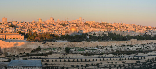 Fototapeta premium Panorama. Dawn on the Temple Mount in Jerusalem.
