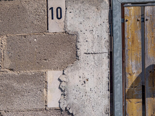 Schäden an Hauswand