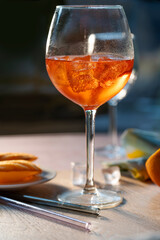 Aperol Cocktail mit leckeren Madeleins