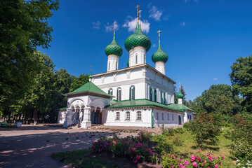 Fototapeta na wymiar Feodorovsky Cathedral in Yaroslavl, Yaroslavl region, Russia.