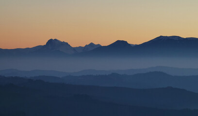 Obraz premium Monti e valli degli Appennini al tramonto