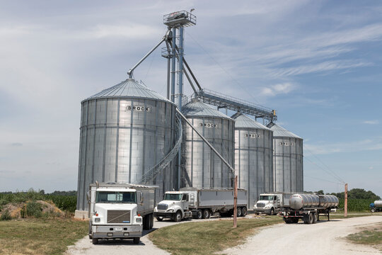 Brock Stiffened Grain Bins. Brock is a Division of CTB, a Berkshire Hathaway company.