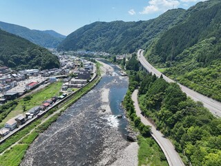 長良川上流の初夏の風景を空撮