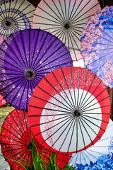 和傘と神社