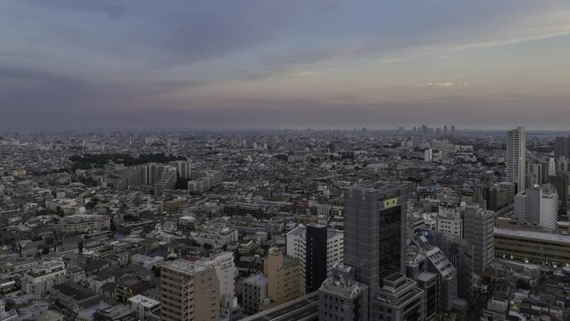 タイムラプス：東京都世田谷区三軒茶屋の高層ビルから見た東京の都市景観