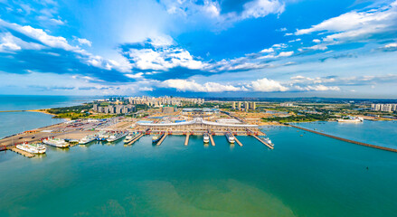 Haikou Port New Seaport, the main Port Receiving Ships from Guangdong Province via Qiongzhou...