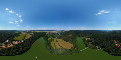 Burg Eichorn und Fluss Svratka in Brünn von oben - 360 Grad Panorama - obrazy, fototapety, plakaty