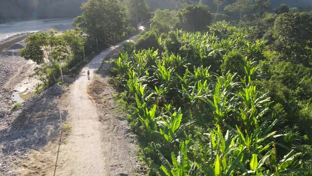 MANEJANDO BICICLE EN EL MALECON TINGO MARIA 2022