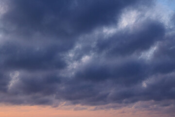 Obraz premium evening epic sky with blue stormy clouds