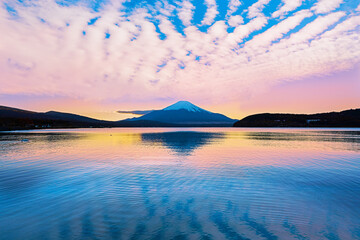 山中湖畔より富士山の夕景