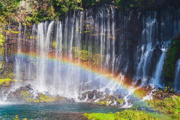 白糸の滝に掛かる虹