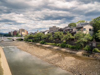 浅野川越しの主計町茶屋街