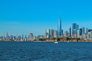 Fototapeta na wymiar city skyline of New York City from the sea