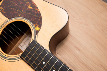 Obraz premium A fragment of the body of an acoustic six-string guitar.