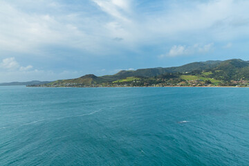 Fototapeta premium ニュージーランド ノースランド地方のオマペレの保護公園から見えるホキアンガ港