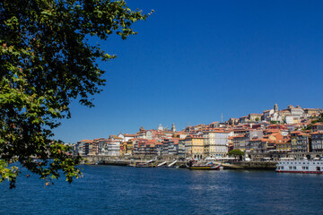 Fototapeta premium Cidade do Porto em Portugal num dia de verão