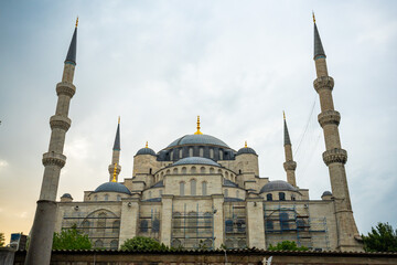 Fototapeta na wymiar The Sultanahmet Mosque or Blue Mosque in old town of Istanbul, Turkey