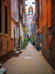 Fototapeta na wymiar Amsterdam alleys and houses in the city