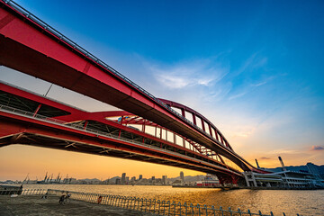 美しい夕焼けと神戸大橋　【神戸　風景】
