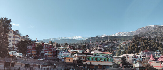 Obraz premium Town in mountains