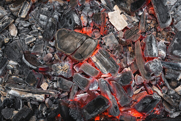 Obraz premium Burning coals texture background close up.