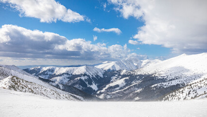Obraz premium snow covered mountains in winter