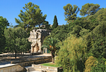 Temple de Diane, vestige romain, aux Jardins de la Fontaine à Nîmes