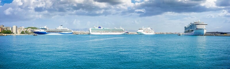 Obraz na płótnie Canvas cruises on the port of mallorca,spain