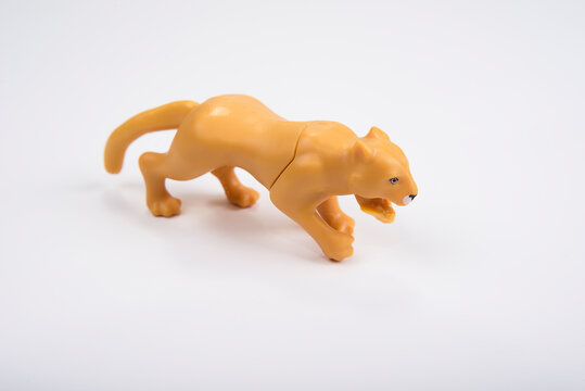 BUTTERFLY NET Mini Plastic Figurine CARTOON LION SAFARI Kinder Surprise Figure 