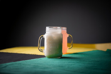 Bebidas refrescantes de horchata y limón
