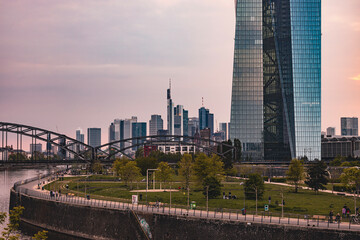 Fototapeta na wymiar Hafenpark Frankfurt