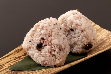 十六穀米のおむすび
