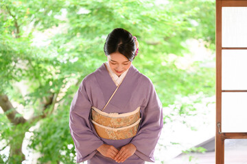 Bowing of Japanese Women in Kimono OMOTENASHI - obrazy, fototapety, plakaty