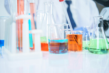 Asian scientists are seriously studying the chemical composition in the laboratory. Specializing in Young Biotechnology Use advanced microscope equipment.
