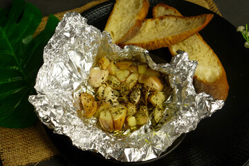 garlic roasting process with aluminum foil