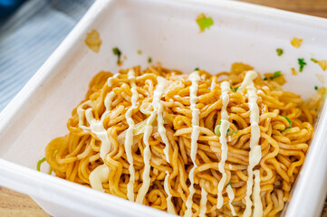 油そばのマヨネーズがけ