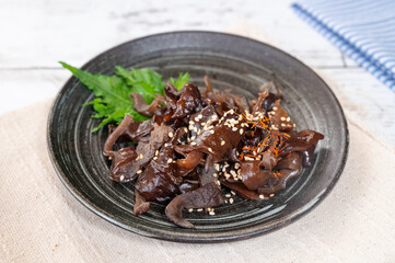 肉厚キクラゲの炒め物