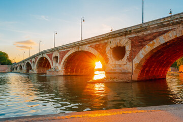 Fototapeta na wymiar Medieval stone bridge Pont Neuf in Toulouse, France at sunset