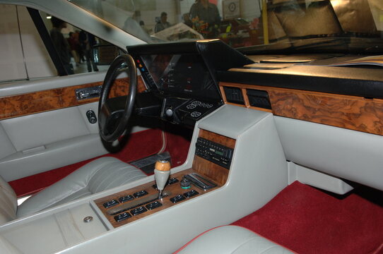 aston martin lagonda, vintage luxury limousine, cockpit, interieur